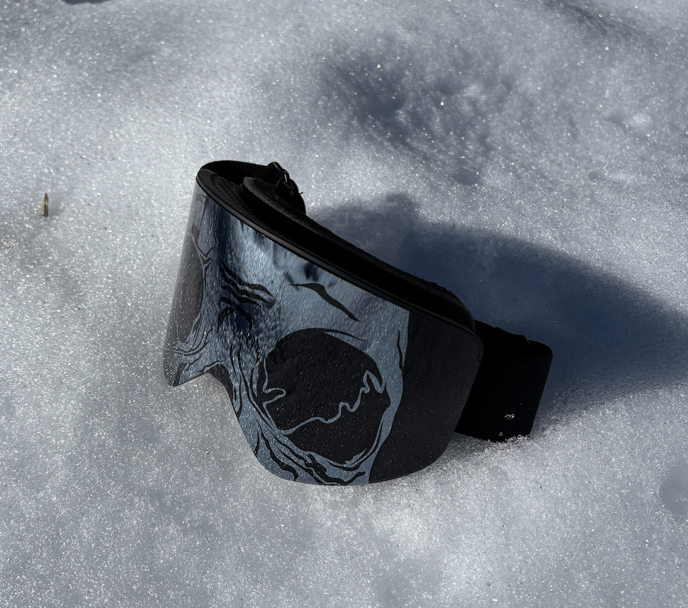 Shifties ski goggles with a graphic lens